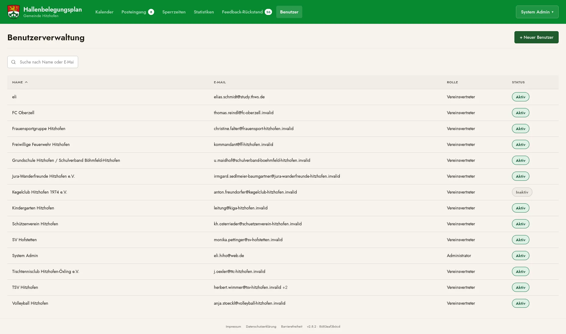 Benutzerverwaltung mit Liste aller Vereine und Verwaltungsmitarbeiter, jeweils mit Name, E-Mail-Adresse, Rolle und Status.