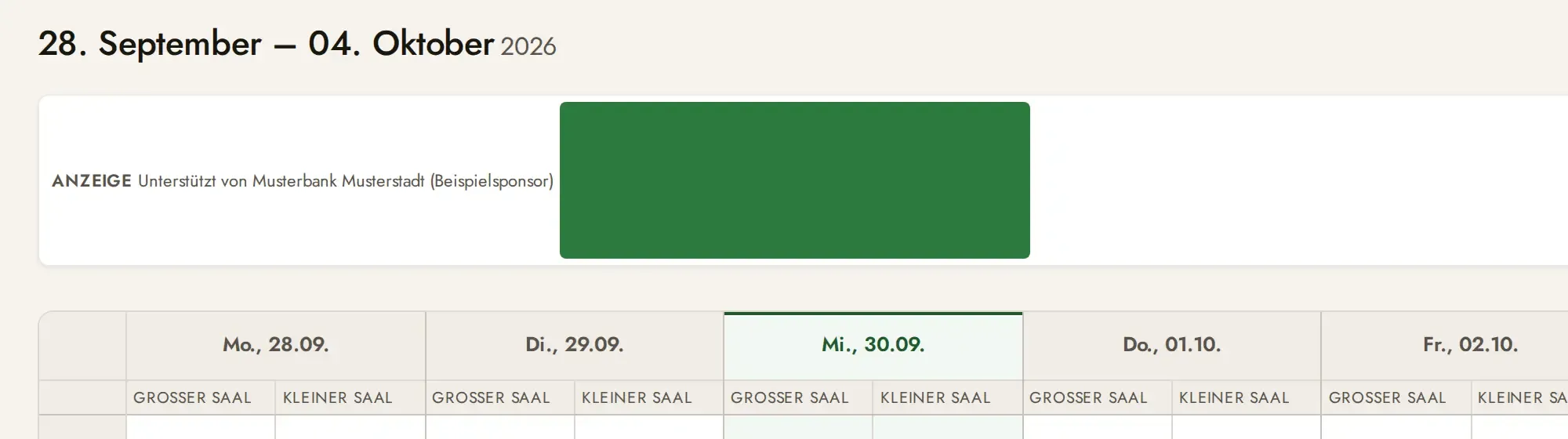 Ausschnitt aus dem öffentlichen Kalender der Demo: Zwischen Datumszeile und Wochenkalender steht eine Fläche mit der Kennzeichnung „Anzeige“, dem Text „Unterstützt von Musterbank Musterstadt (Beispielsponsor)“ und einem einfarbigen Platzhalterbild.